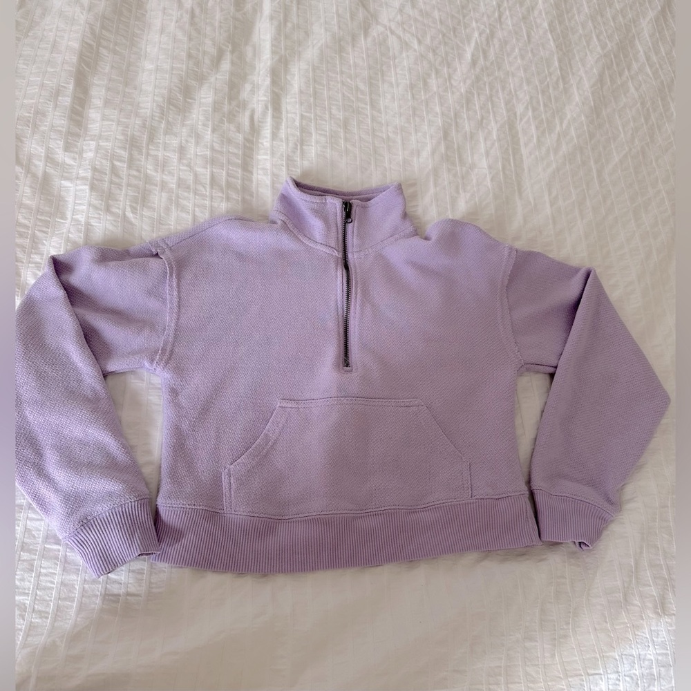 Cropped sweatshirt lavender color